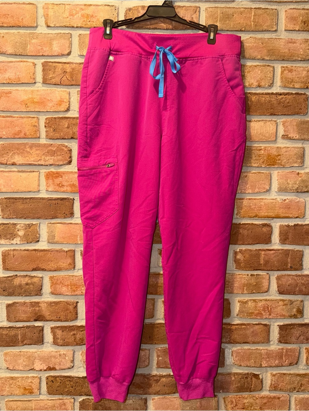 Limited Edition FIGS Raspberry Sorbet Zamora Joggers Size Large - Picture 2 of 7